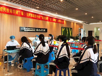 我校成功组织“热血先锋 '疫'战到底”无偿献血活动